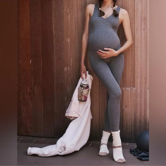 🥳 Free People Live with Amy Kelley!🥳 Like to be notified when I go live - Picture 13 of 13